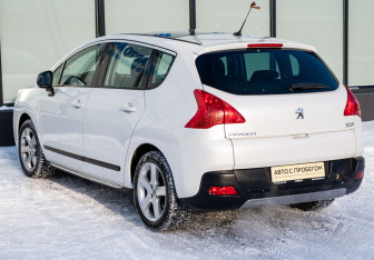 Подержанный автомобиль Peugeot 3008 2012 года (3 фото)