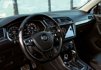 Подержанный автомобиль Volkswagen Tiguan 2018 года (15 фото)