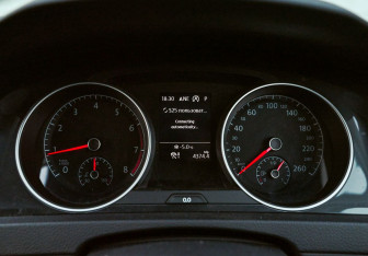 Подержанный автомобиль Volkswagen Golf Wagon 2018 года (9 фото)