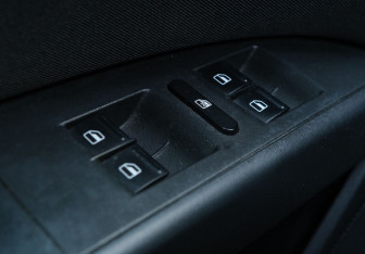 Подержанный автомобиль SEAT Leon Hatchback 2012 года (11 фото)