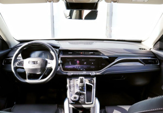 Подержанный автомобиль Geely Atlas Pro 2022 года (18 фото)