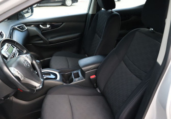 Подержанный автомобиль Nissan Qashqai 2018 года (15 фото)