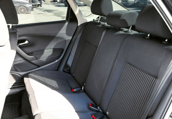 Подержанный автомобиль Volkswagen Polo Sedan 2011 года (16 фото)