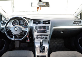 Подержанный автомобиль Volkswagen Golf Hatchback 2015 года (12 фото)