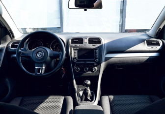 Подержанный автомобиль Volkswagen Golf Hatchback 2010 года (16 фото)