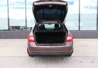Подержанный автомобиль Skoda Octavia Liftback 2018 года (19 фото)