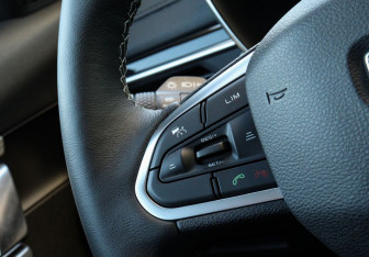 Подержанный автомобиль Geely Atlas Pro 2022 года (13 фото)