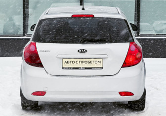 Подержанный автомобиль Kia Ceed Hatchback 2007 года (4 фото)