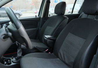 Подержанный автомобиль Renault Sandero 2010 года (15 фото)