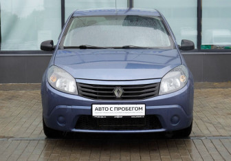 Подержанный автомобиль Renault Sandero 2011 года (8 фото)
