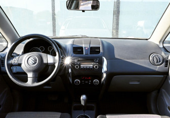Подержанный автомобиль Suzuki SX4 Sedan 2011 года (17 фото)