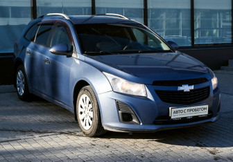Подержанный автомобиль Chevrolet Cruze Wagon 2014 года (7 фото)