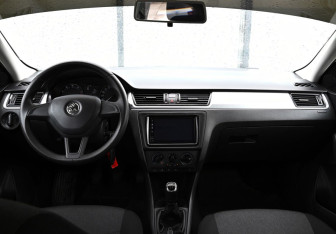 Подержанный автомобиль Skoda Rapid Liftback 2017 года (15 фото)