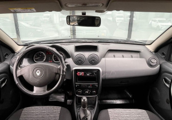 Подержанный автомобиль Renault Duster 2013 года (11 фото)