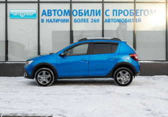 Подержанный автомобиль Renault Sandero 2021 года (2 фото)