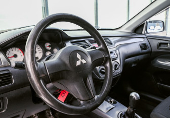 Подержанный автомобиль Mitsubishi Lancer Wagon 2006 года (9 фото)