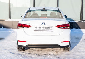 Подержанный автомобиль Hyundai Solaris Sedan 2017 года (5 фото)