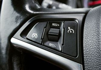 Подержанный автомобиль Opel Astra Wagon 2012 года (15 фото)