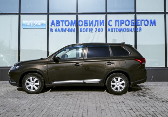 Подержанный автомобиль Mitsubishi Outlander 2018 года (2 фото)