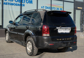 Подержанный автомобиль SsangYong Rexton 2006 года (3 фото)