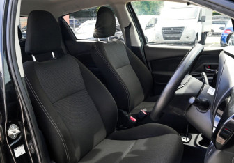 Подержанный автомобиль Toyota Vitz 2019 года (15 фото)