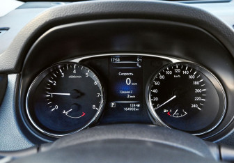 Подержанный автомобиль Nissan X-Trail 2014 года (18 фото)