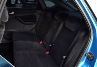 Подержанный автомобиль Ford Focus Hatchback 2005 года (16 фото)