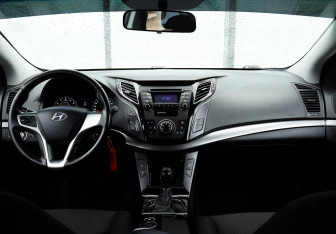Подержанный автомобиль Hyundai i40 Sedan 2014 года (17 фото)