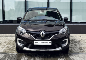 Подержанный автомобиль Renault Kaptur 2017 года (8 фото)