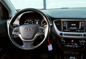 Подержанный автомобиль Hyundai Solaris Sedan 2018 года (19 фото)