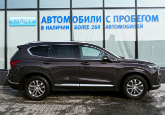 Подержанный автомобиль Hyundai Santa Fe 2021 года (6 фото)