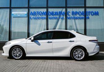 Подержанный автомобиль Toyota Camry Sedan 2019 года (2 фото)