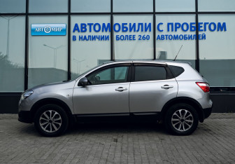 Подержанный автомобиль Nissan Qashqai 2013 года (2 фото)