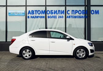 Подержанный автомобиль Chevrolet Aveo Sedan 2015 года (6 фото)