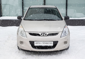 Подержанный автомобиль Hyundai i20 2010 года (9 фото)