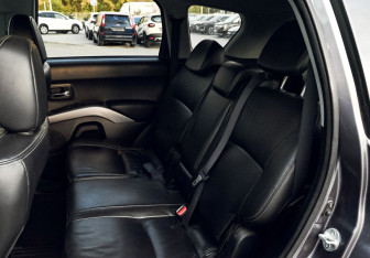 Подержанный автомобиль Mitsubishi Outlander 2007 года (18 фото)