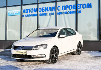 Подержанный автомобиль Volkswagen Passat Sedan 2012 года (1 фото)