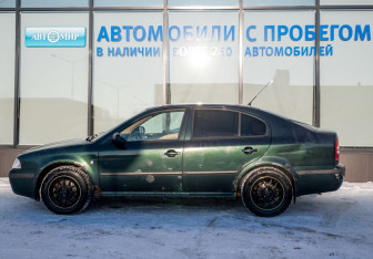 Подержанный автомобиль Skoda Octavia Liftback 2001 года (2 фото)