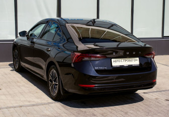 Подержанный автомобиль Skoda Octavia Liftback 2020 года (3 фото)