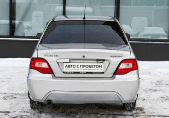 Подержанный автомобиль Daewoo Nexia Sedan 2008 года (4 фото)