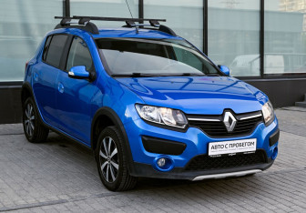 Подержанный автомобиль Renault Sandero 2017 года (7 фото)