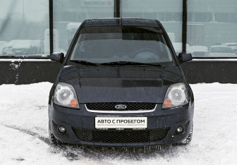 Подержанный автомобиль Ford Fiesta Hatchback 2007 года (8 фото)