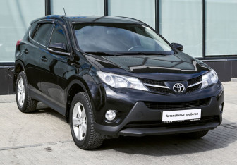 Подержанный автомобиль Toyota RAV4 2013 года (7 фото)