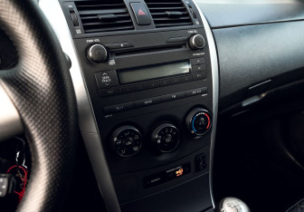 Подержанный автомобиль Toyota Corolla Sedan 2010 года (11 фото)