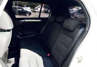 Подержанный автомобиль Volkswagen Golf Hatchback 2012 года (16 фото)