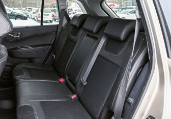 Подержанный автомобиль Renault Koleos 2013 года (19 фото)