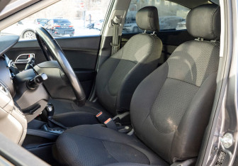 Подержанный автомобиль Kia Rio Sedan 2016 года (9 фото)