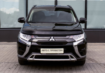 Подержанный автомобиль Mitsubishi Outlander 2021 года (8 фото)