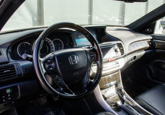 Подержанный автомобиль Honda Accord Sedan 2013 года (15 фото)