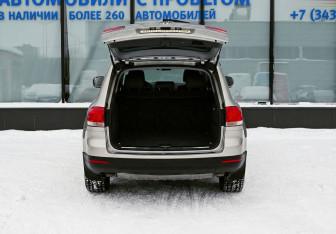 Подержанный автомобиль Volkswagen Touareg 2006 года (20 фото)
